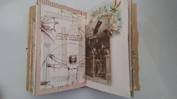 Open handgemaakt boek met kleurrijke kunstzinnige paginas